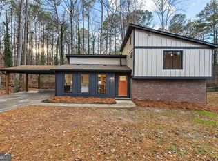 480 Pineburr Ln, Stone Mountain, GA 30087