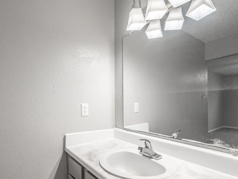 Shadow Bay Apartments — Photo 12