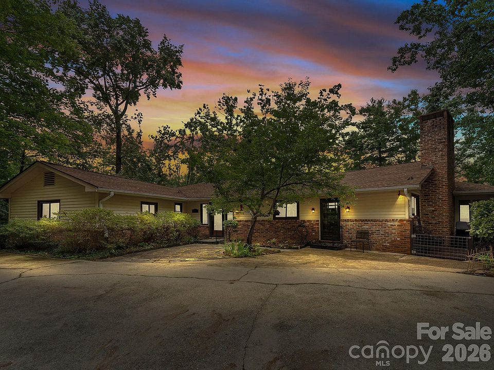 1st image of 12 E Park Dr