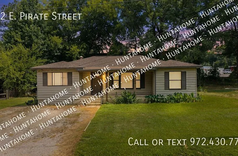 102 E Pirate St — Photo 1