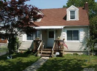 36 Johnson Pl, Freeport, NY 11520