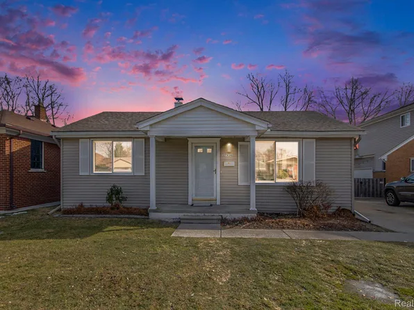 27934 Vogt St, Saint Clair Shores, MI 48081