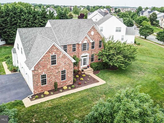 5th image of 531 Lilac Dr
