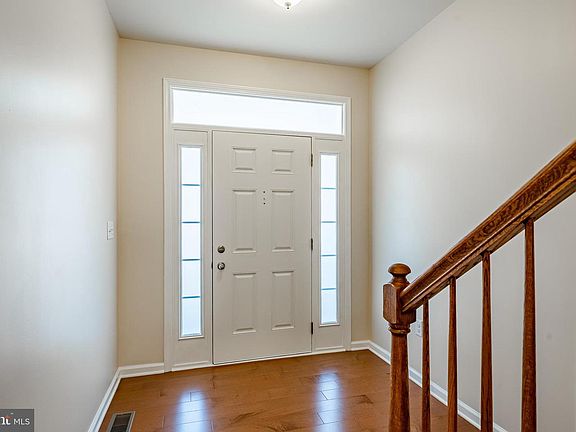 5th image of 52 Plymouth Dr