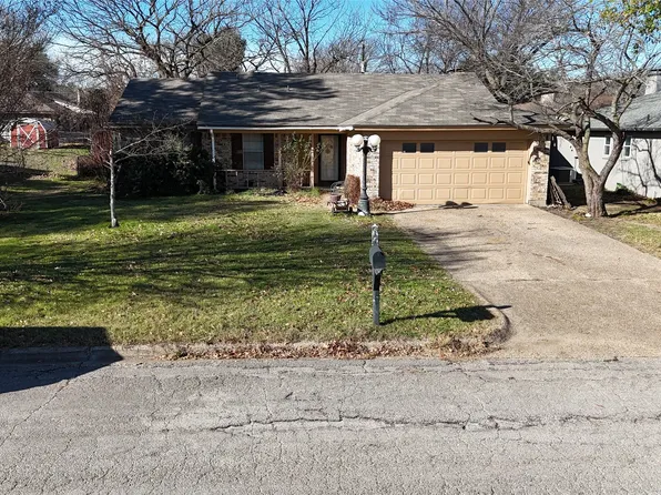 1605 Woodside Ln, Cleburne, TX 76033