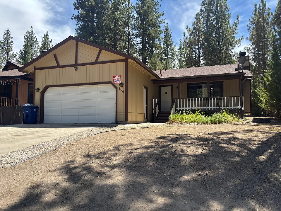 820 Mountain Ln
