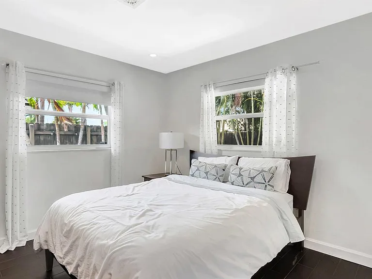 855 Berkeley St — Photo 24