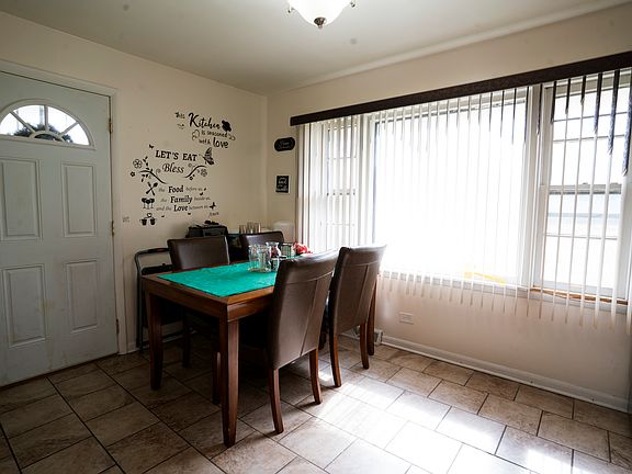 3rd image of 3009 Longfellow Ave