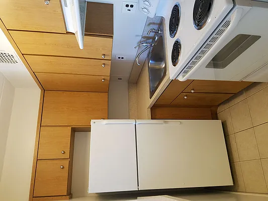 Rented by Max & Associates Realty Corp | media 51