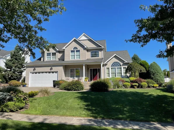 25 Franciscan Lane, Smithtown, NY 11787