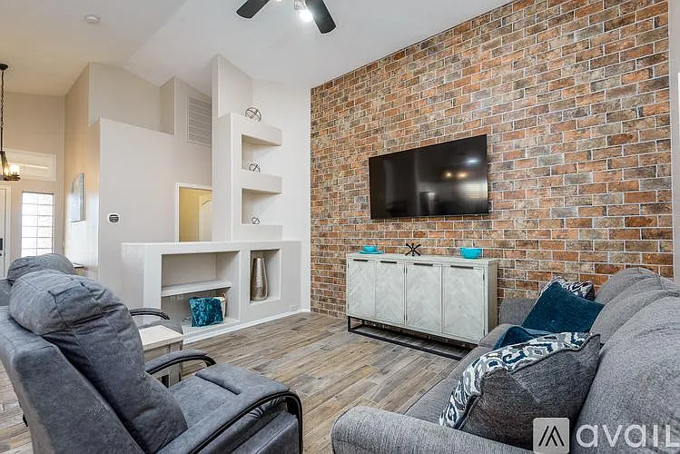 2 bed, 2.0 bath, 1198 sqft, $2,000 — Photo 3