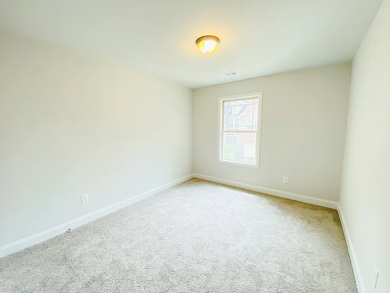 1095 N Village Dr — Photo 16
