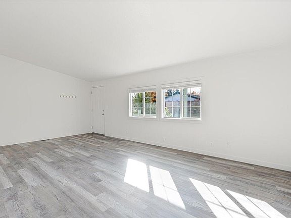 5th image of 2498 NE Rosemary Dr