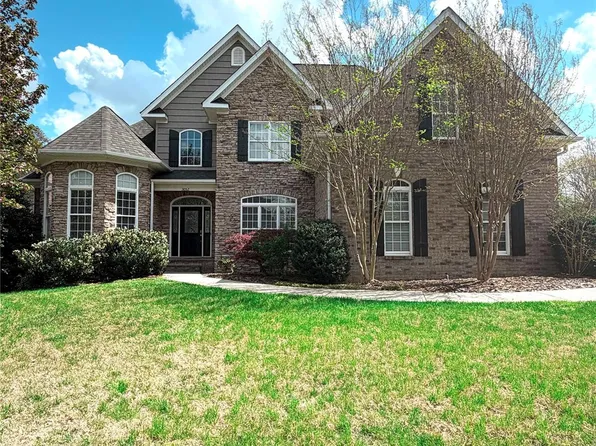 3052 17th Street Ct NE, Hickory, NC 28601