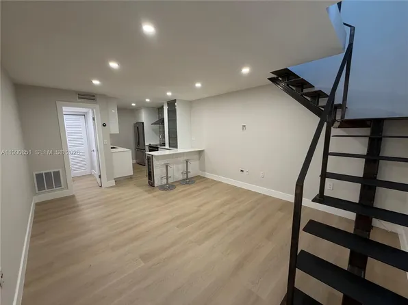 3025 Mary St APT 11, Miami, FL 33133