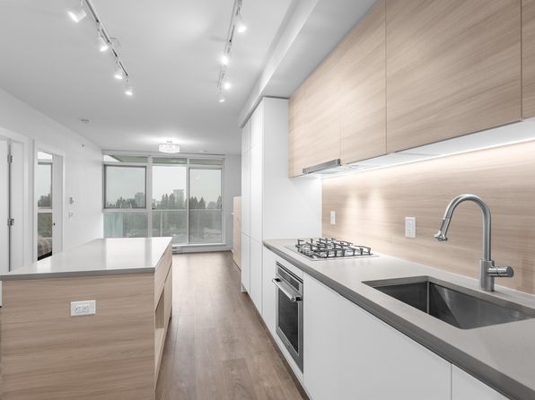 525 Foster Ave #801, Coquitlam, BC V3J 0H6