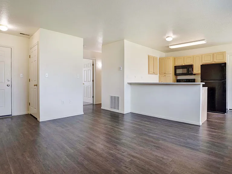 Hanbury Manor Apartments — Photo 10