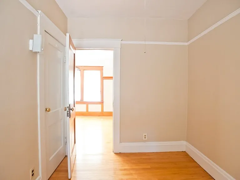 Freshly Renovated 2BR Apartments Near UWM Heat Included — Photo 20