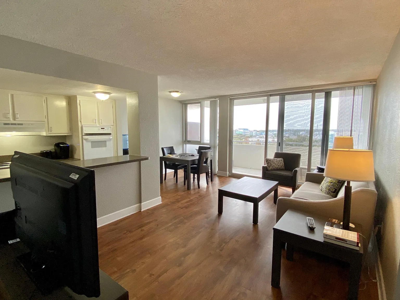 2 bed, 1045 sqft, $2,690 — Photo 2