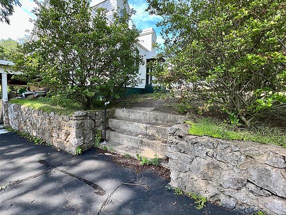4th image of 606 N Mine St