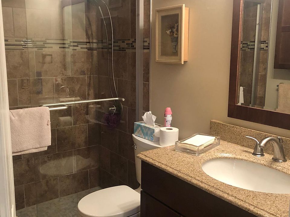 1st image of 124 Mallow St Floor 1