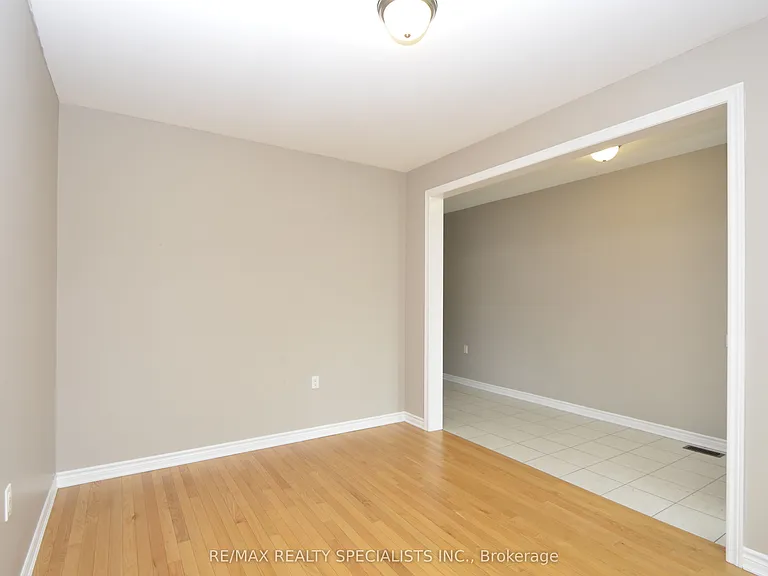 74 Dotchson Ave — Photo 6