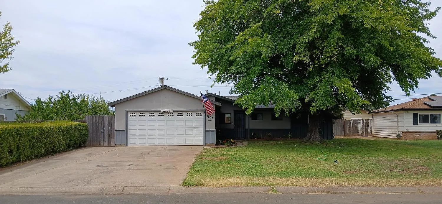 3 bed, 1072 sqft, $2,465 — Photo 1