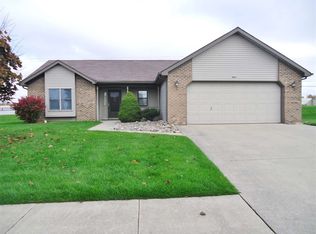 1403 Knoll Crest Dr, Kendallville, IN