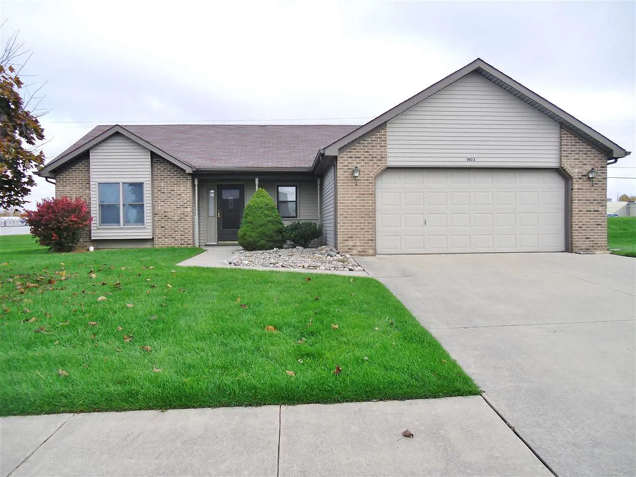 1403 Knoll Crest Dr photo 1