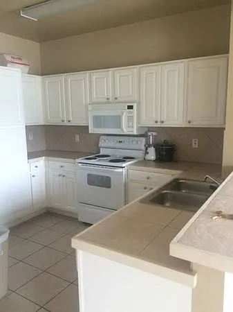 Kitchen, refrigerator, dishwasher included