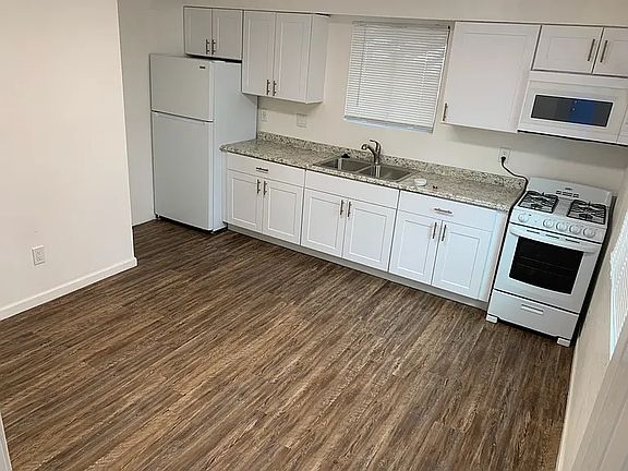 3rd image of 1452 E Cinnabar Ave APT 107