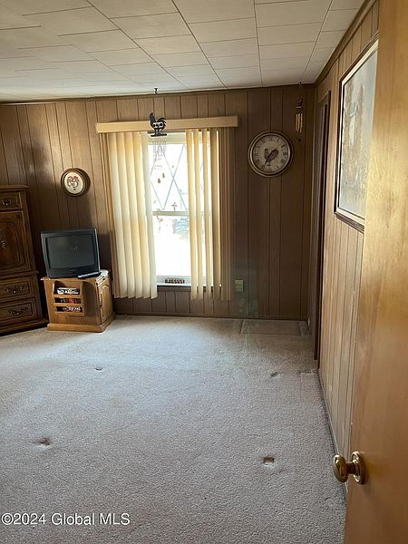 3rd image of 28 Fifth Avenue