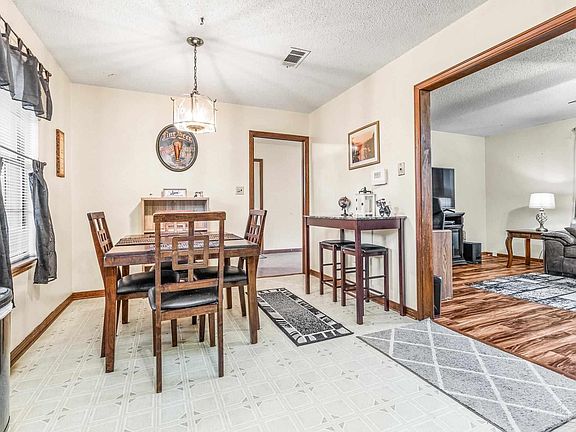 4th image of 10190 Bowman Ave