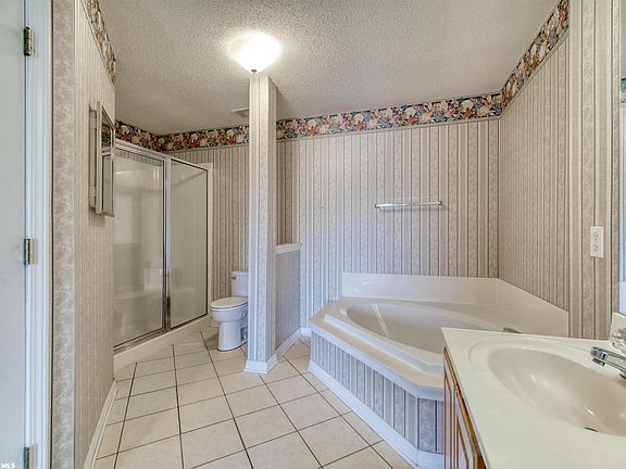5th image of 22841 Lake South Dr