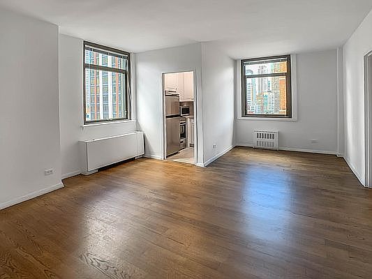 1st image of 4 Park Ave APT 17A