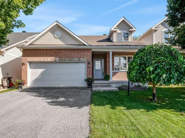 92 Hartsmere Dr, Ottawa, ON K2S 2B7