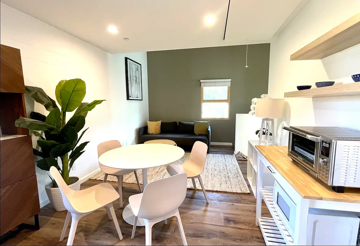 576 Hermes Ave — Photo 1