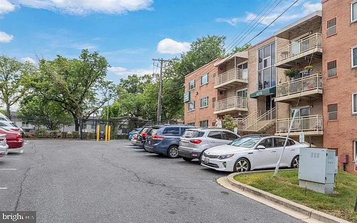 2 bed, 1.0 bath, 950 sqft, $1,745 — Photo 2