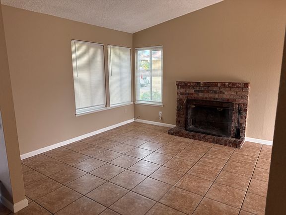 4th image of 4098 Fawn Cir