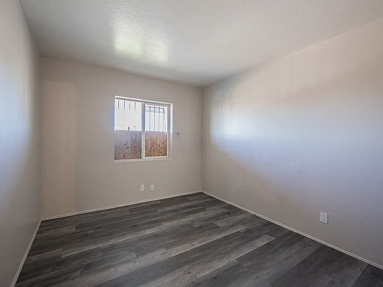 1703 W Mountain View Rd — Photo 22