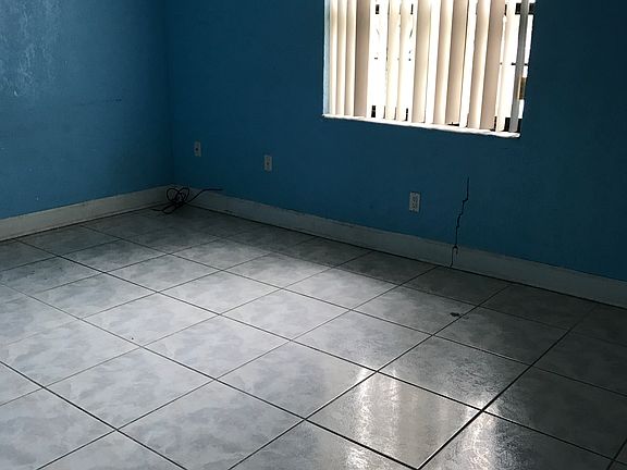 5th image of 1080 NE 161st Ter
