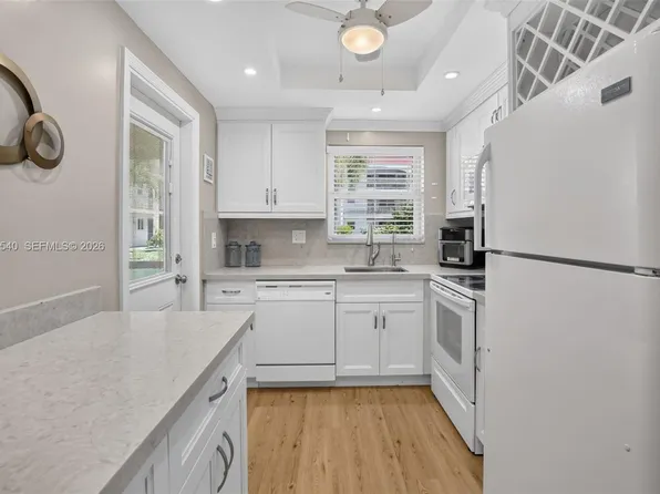 580 Egret Dr APT 108, Hallandale Beach, FL 33009