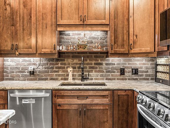 5th image of 445 W Blount Ave APT 224