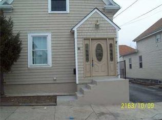 13 Flora St, Providence, RI 02904