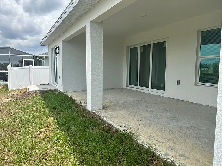 2524 NE 1st Pl — Photo 18