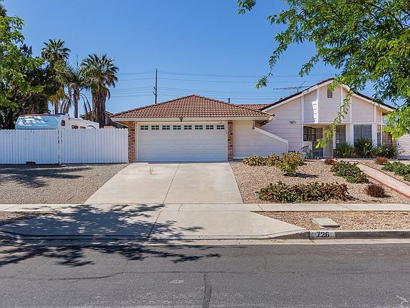 3rd image of 726 Santa Paula St
