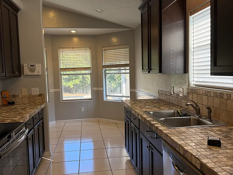 4904 Parkview Ct — Photo 23