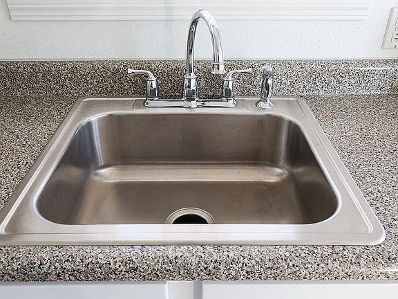 4th image of 1310 Grand Pl