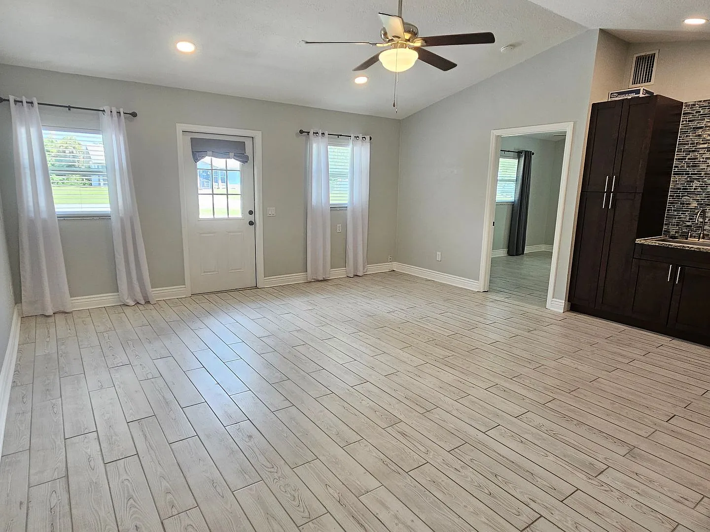 Annual Unfurnished Cottage minutes from Manasota Key Beach! (2 Units on Property) — Photo 4