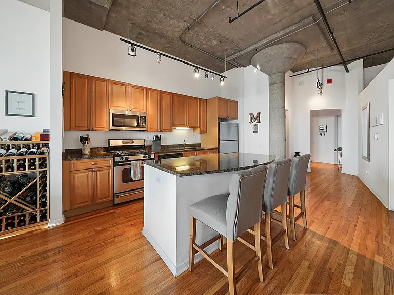 900 N Kingsbury St #800 — Photo 5